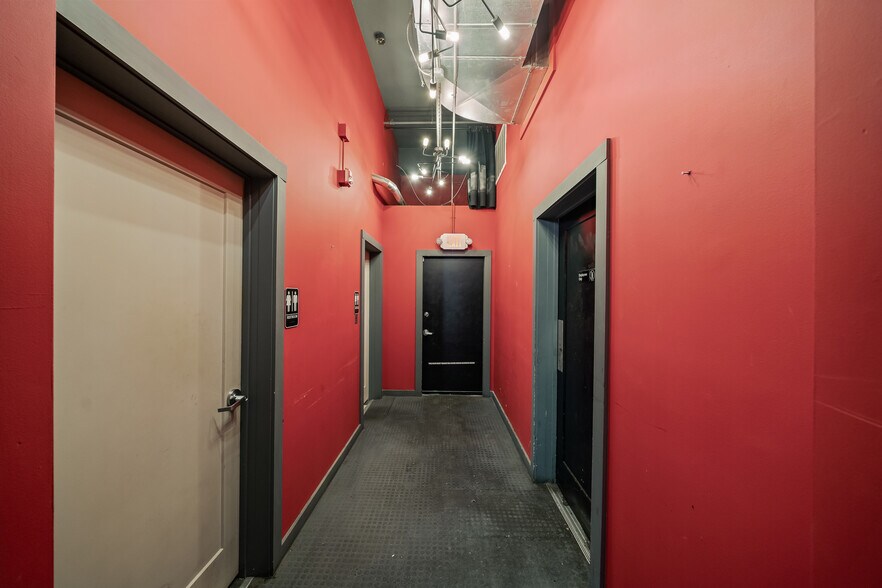 More Photos Of 3107-3111 Gillham Rd, Kansas City Storefront Retail Office For Sale