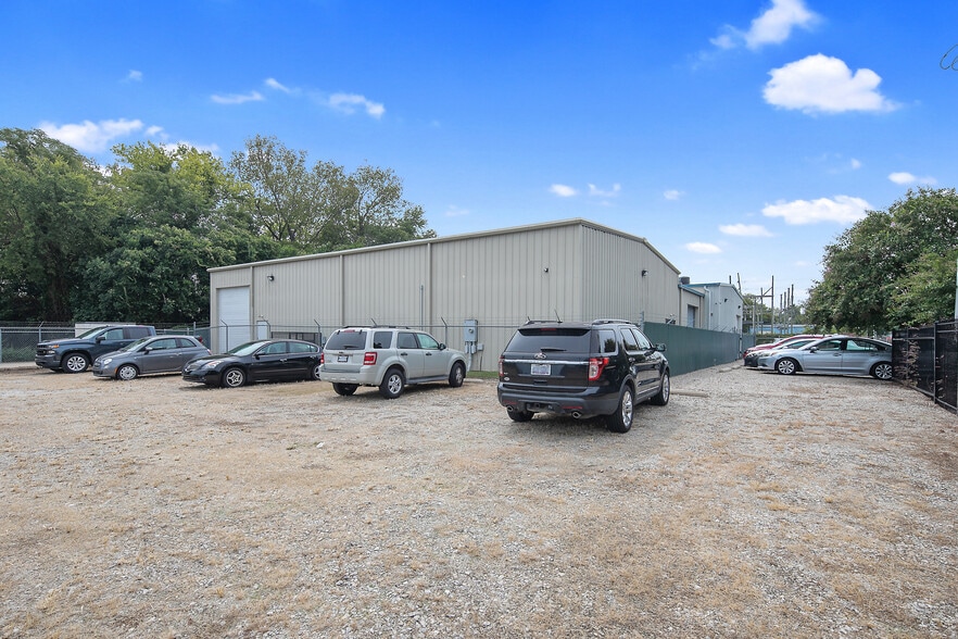 More Photos Of 335-337 McMillan St, Fayetteville Warehouse For Sale