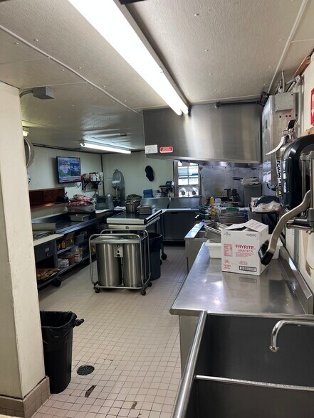 More Photos Of 1912 N Broadway St, Pittsburg Restaurant For Sale