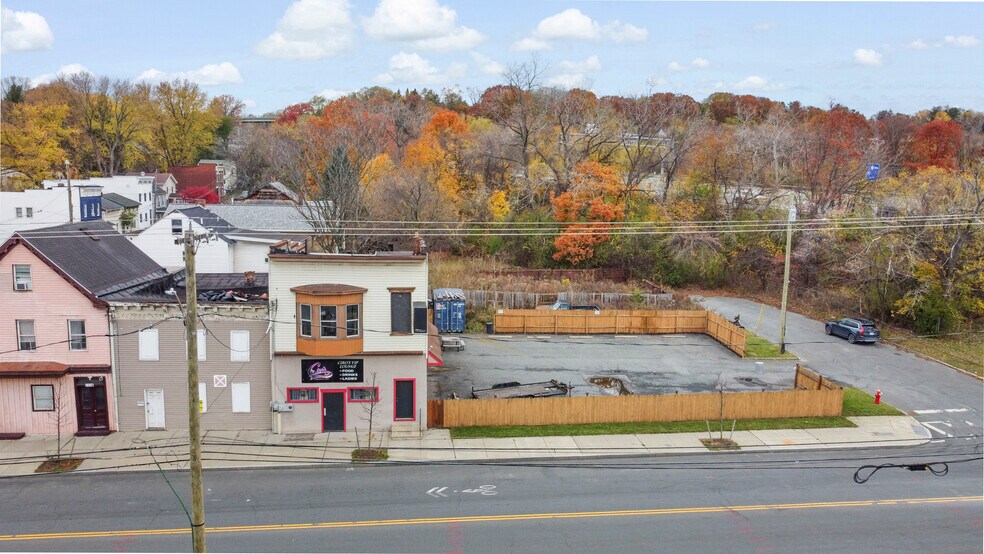 More Photos Of 1118 Broadway, Albany Bar For Sale