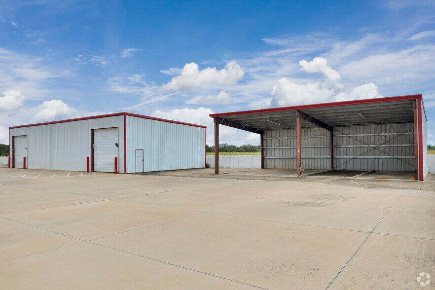 More Photos Of 3782 Reese Rd, Rosenberg Warehouse For Lease