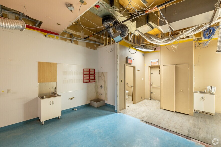 More Photos Of 1500 Boul Henri-Bourassa O, Montréal Storefront For Lease