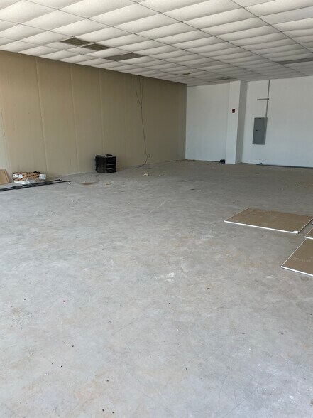 More Photos Of 954-958 US Highway 70 SW, Hickory General Retail For Lease