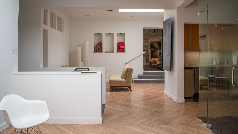 More Photos Of 1129 Pearl St, Boulder Unknown For Lease