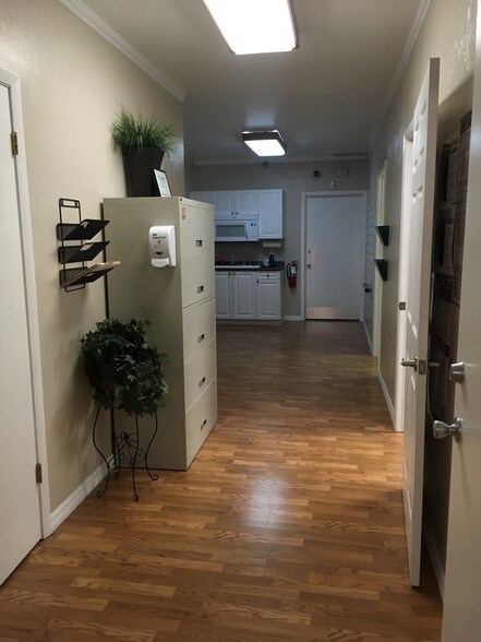 More Photos Of 12165 Metro Pky, Fort Myers Light Manufacturing For Lease