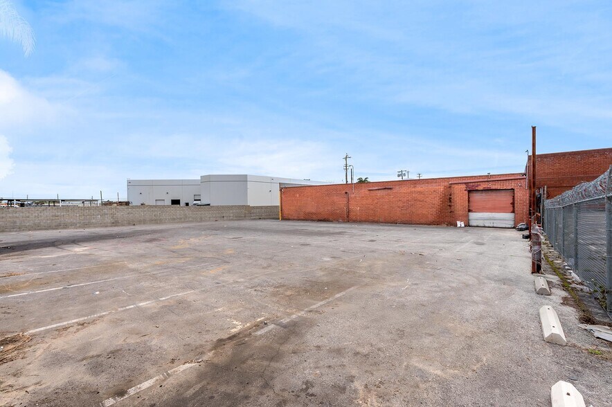 More Photos Of 1421 W 240th St, Harbor City Warehouse For Lease