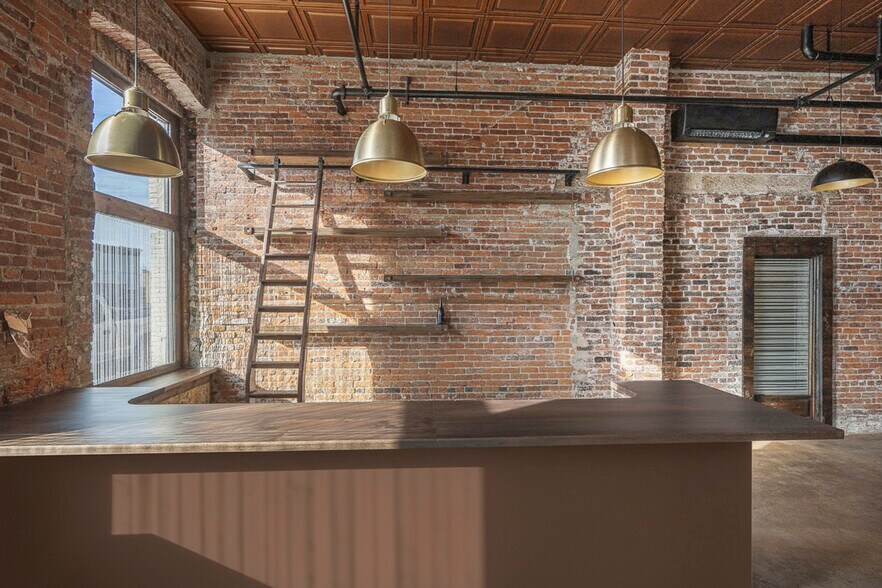 More Photos Of 811 E 1st St, Newberg Storefront Retail Residential For Lease