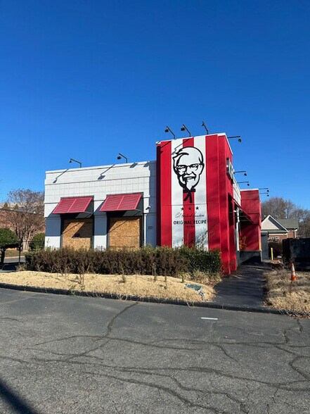 More Photos Of 321 E Woodlawn Rd, Charlotte Fast Food For Lease