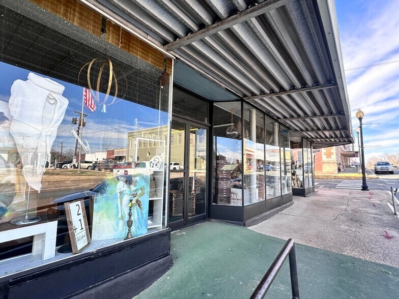 More Photos Of 200 S 3rd St, Leesville Hospitality For Sale