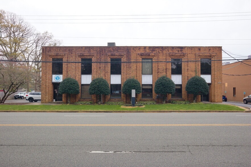 More Photos Of 2211 Dickens Rd, Richmond Office For Sale