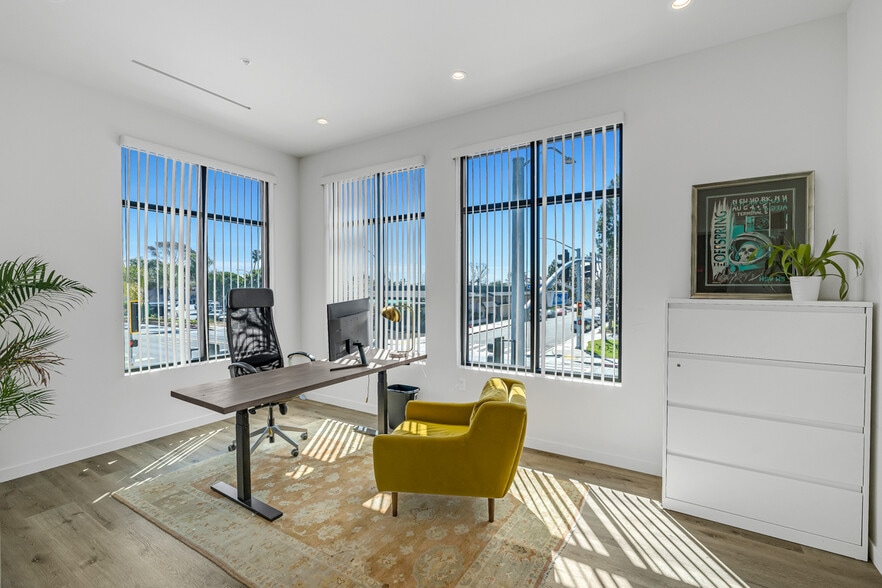 More Photos Of 752 W 19th St, Costa Mesa Loft Creative Space For Sale