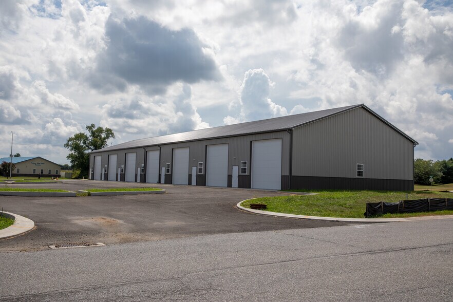 More Photos Of 320 Mullet Run, Milford Light Distribution For Lease