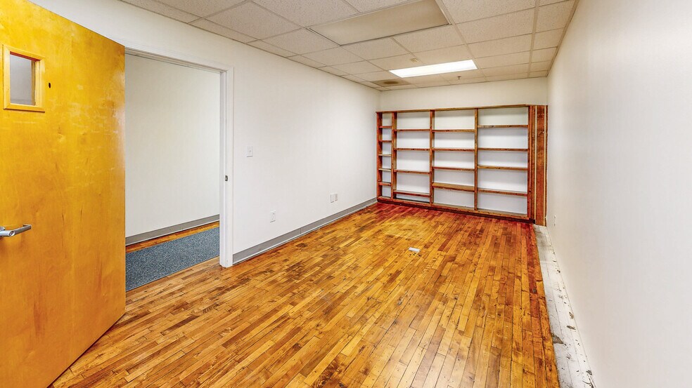 More Photos Of 124 College St, Asheville Office Residential For Lease