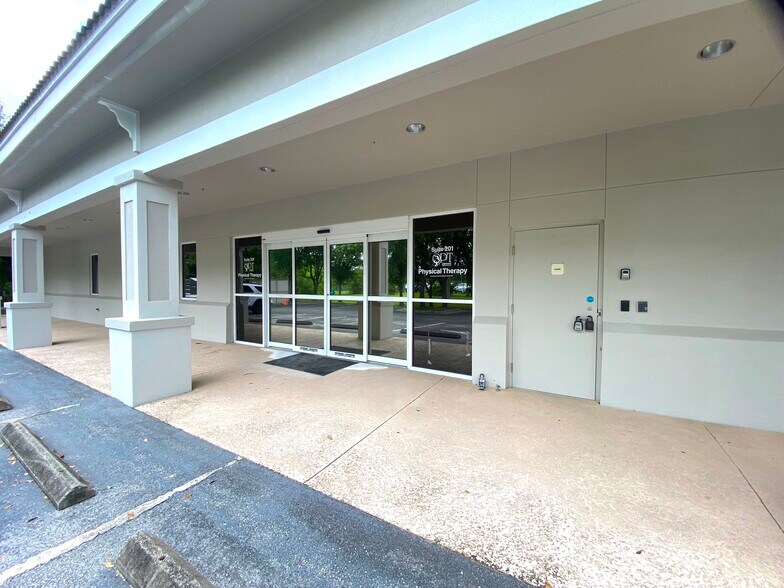 More Photos Of 4937 Clark Rd, Sarasota Medical For Lease