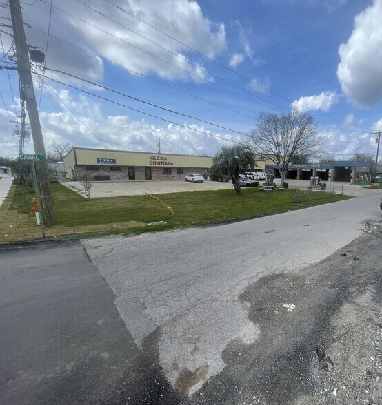 More Photos Of 243 Canal St, Luling Freestanding For Sale