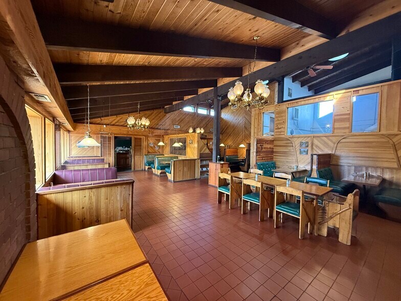 More Photos Of 520 N Mount Shasta Blvd, Mount Shasta General Retail For Sale