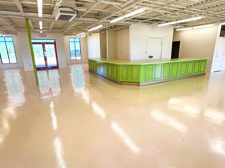 More Photos Of 1410 Apache Dr, Mccomb Freestanding For Sale