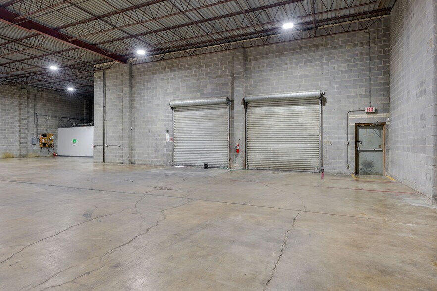 More Photos Of 2619-2621 Nova Dr, Dallas Warehouse For Lease