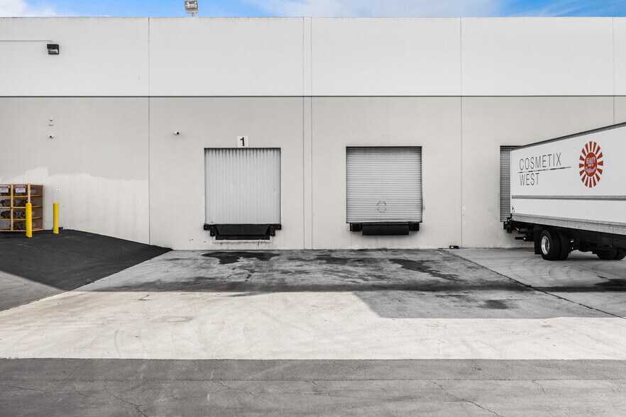 More Photos Of 525 Maple Ave, Torrance Distribution For Lease