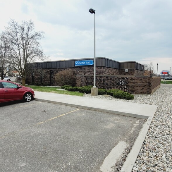 More Photos Of 5080 W Main St, Kalamazoo Bank For Sale