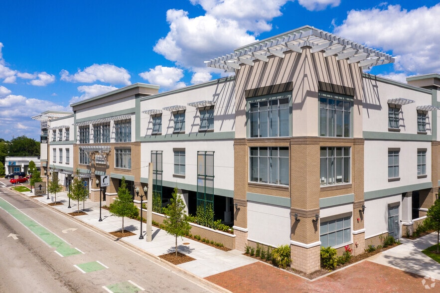 More Photos Of 100-108 E Colonial Dr, Orlando Self Storage For Lease