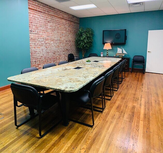 More Photos Of 232 Capitol St, Charleston Unknown For Lease