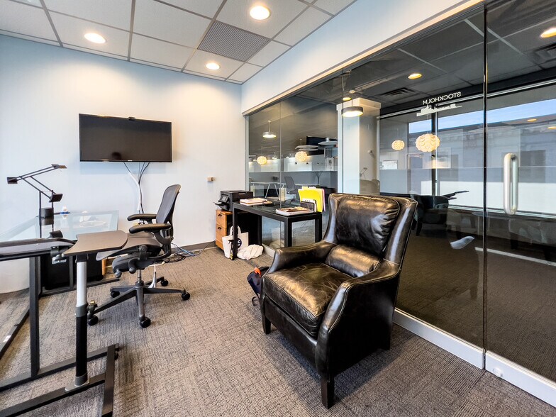 More Photos Of 100 N Queen St, Lancaster Office For Sale