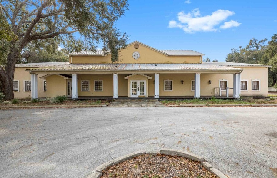 Primary Photo Of 10511 Main St, Thonotosassa Religious Facility For Sale