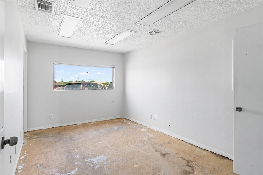 More Photos Of 1608 W Moore Ave, Terrell Auto Dealership For Sale