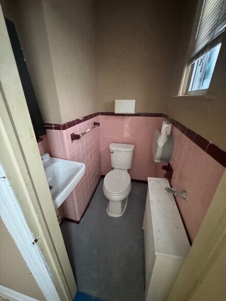 More Photos Of 2449 Shirley Ave, Baltimore Flex For Sale