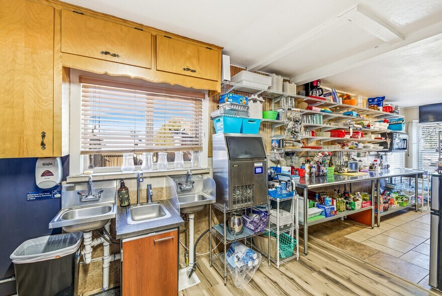 More Photos Of 1047 N 1st St, Montrose Office For Sale