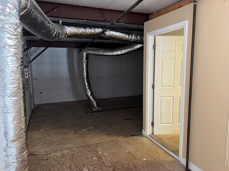 More Photos Of 11000 Metro Pky, Fort Myers Warehouse For Lease