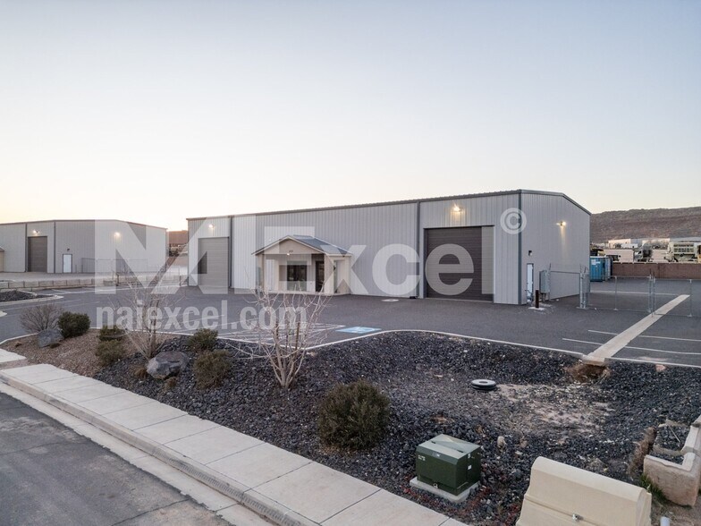 More Photos Of 373 Commerce Dr, Hurricane Warehouse For Lease