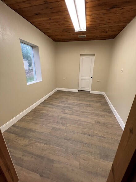 More Photos Of 550 S Highland St, Mount Dora Office For Lease