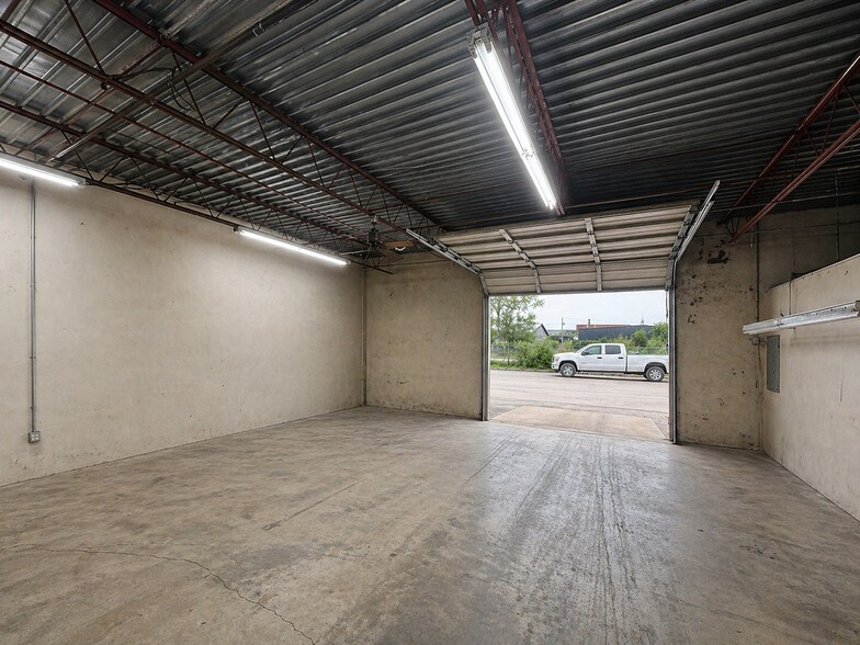 More Photos Of 820 Shelby Ln, Austin Warehouse For Lease