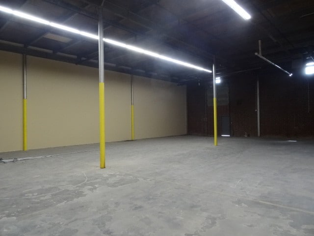 More Photos Of 504 Cumberland St, Fayetteville Light Distribution For Lease