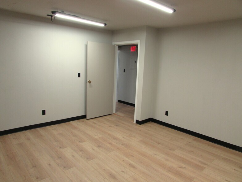 More Photos Of 1907 N 11th St, Muskogee Office For Sale