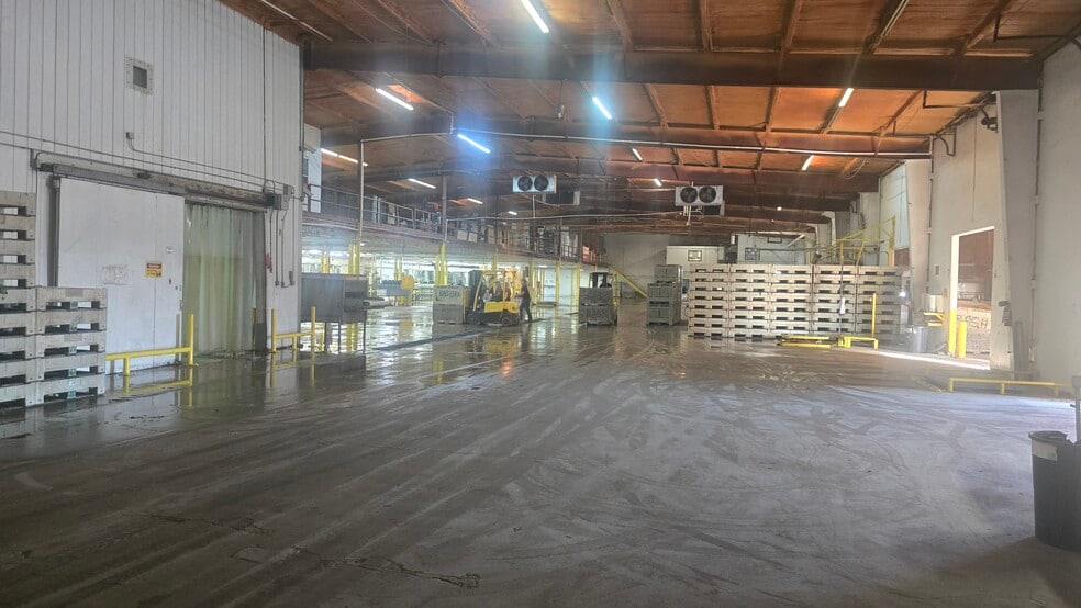 More Photos Of 2200 & 2100 Trophy Dr, McAllen Warehouse For Sale