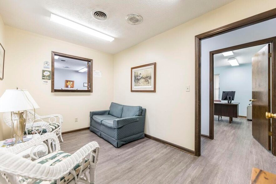 More Photos Of 231 Riverview, Oglethorpe Office For Sale