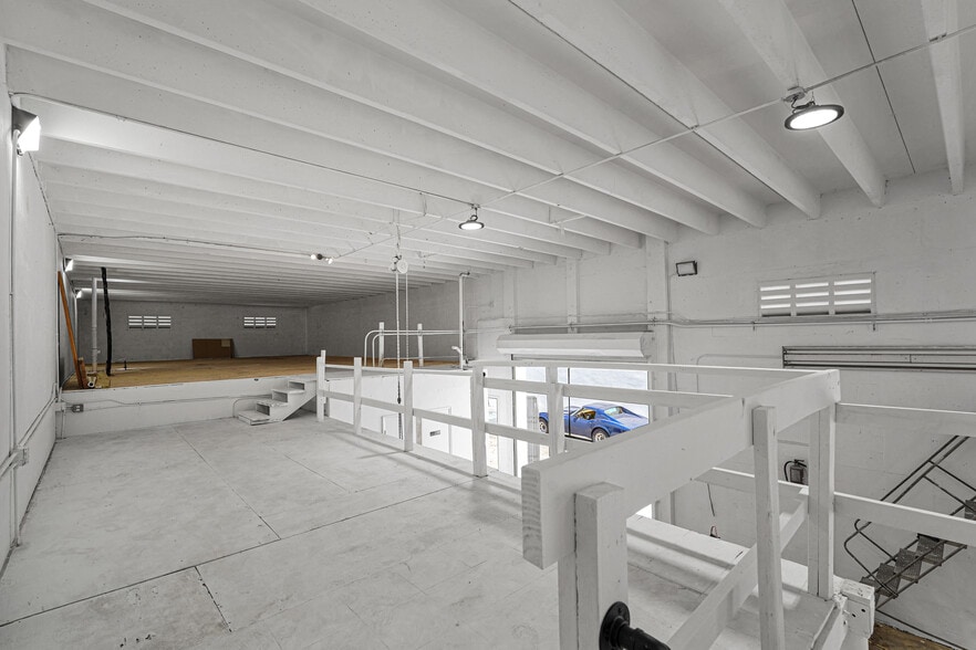 More Photos Of 7525 NE 3rd Pl, Miami Warehouse For Lease