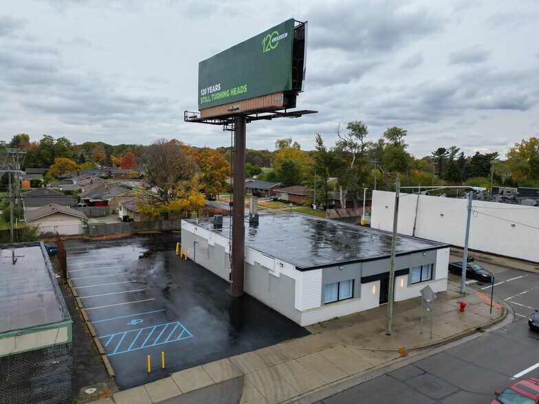 More Photos Of 18685 W 8 Mile Rd, Detroit Restaurant For Sale