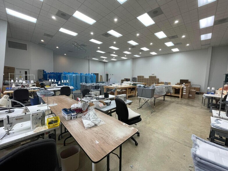 More Photos Of 15812 State Route 56 W, Mount Sterling Light Distribution For Sale