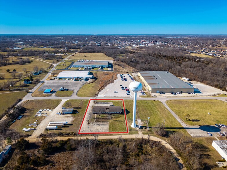 More Photos Of 604 Industrial Park Dr, Eldon Office For Sale