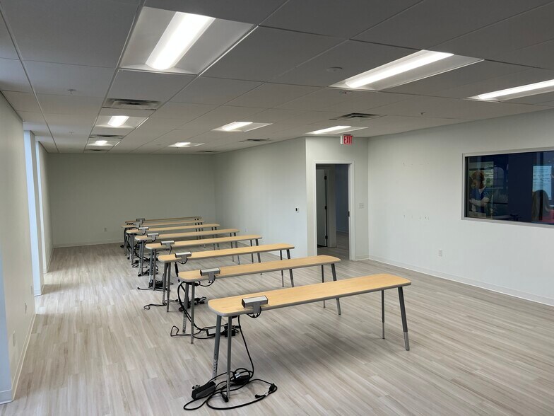 More Photos Of 5405 Diplomat Cir, Orlando Loft Creative Space For Lease