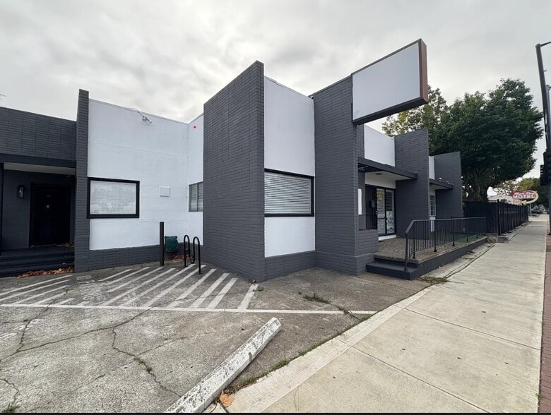 More Photos Of 1901 Railroad Ave, Pittsburg Office For Lease