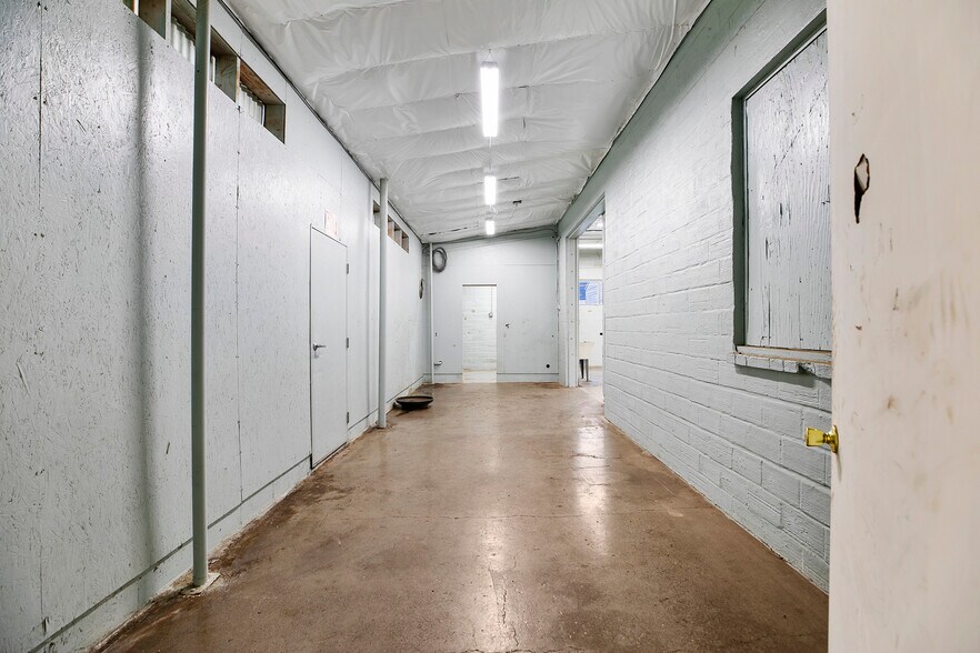 593 SE 1st Ave, Canby, OR 97013 Retail For Lease