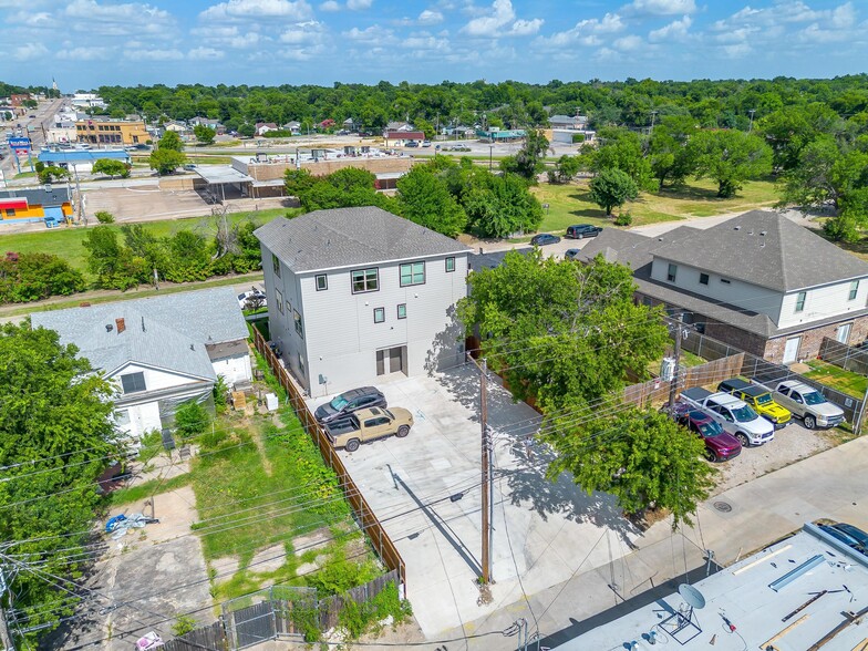 More Photos Of 3108 Frazier Ave, Fort Worth Multifamily For Sale