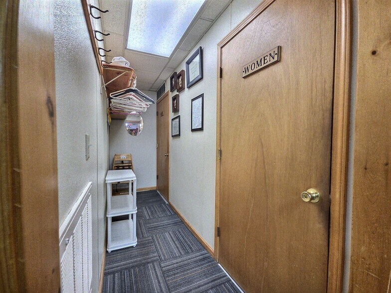 More Photos Of 4187 Highway B, Land O Lakes Restaurant For Sale