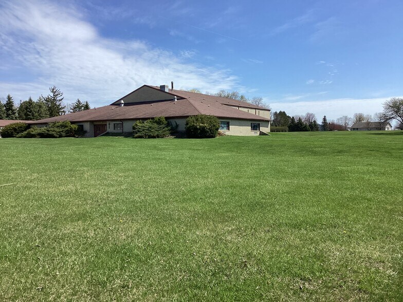 More Photos Of 2525 Oakwood Rd, Oak Creek Schools For Sale