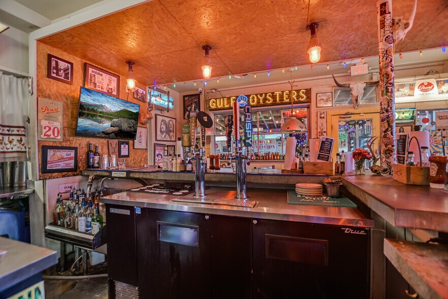 More Photos Of 2218 College Ave S, Austin Restaurant For Sale